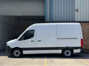 2020 Mercedes-Benz Sprinter 2.0 315 Cdi Progressive Rwd L2 H2 Mwb High Roof Euro 6 (s/s) 5dr (150bhp) in White — image 5