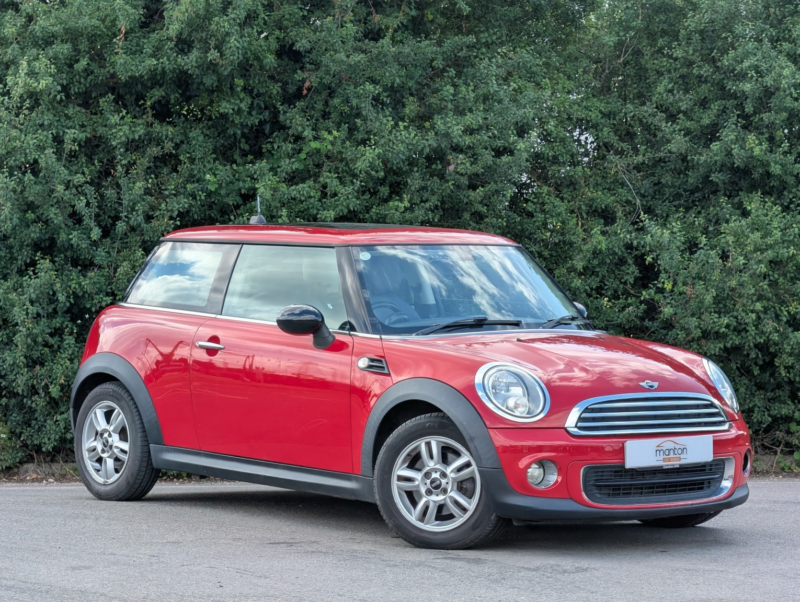 2012 MINI Hatch One Hatchback (2010 - 2014) in Red — image 1