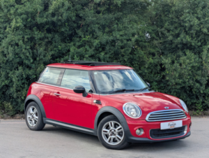 2012 MINI Hatch One Hatchback (2010 - 2014) in Red — image 2