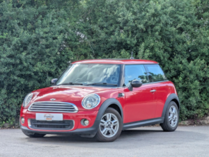 2012 MINI Hatch One Hatchback (2010 - 2014) in Red — image 4