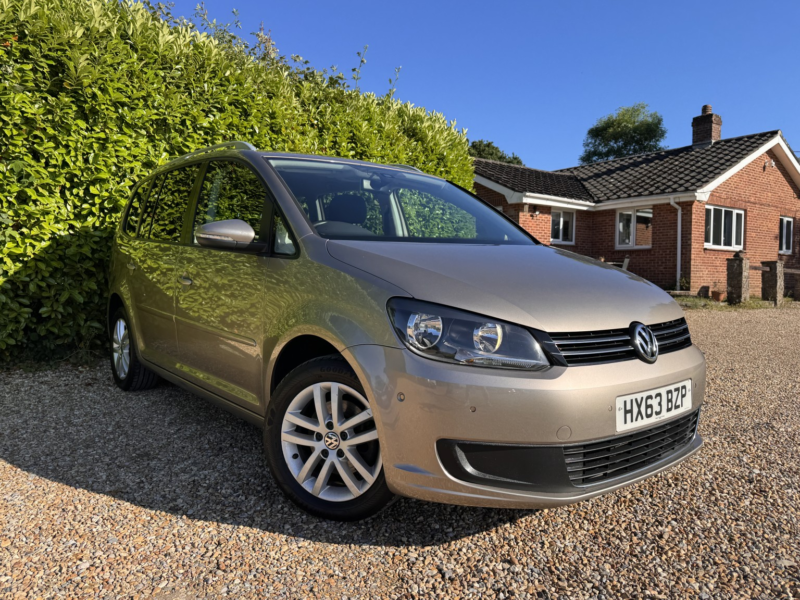 2013 Volkswagen Touran 1.6 Tdi Se in Beige — image 1