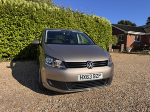 2013 Volkswagen Touran 1.6 Tdi Se in Beige — image 3