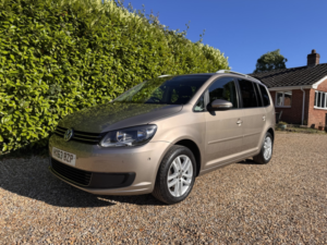 2013 Volkswagen Touran 1.6 Tdi Se in Beige — image 6