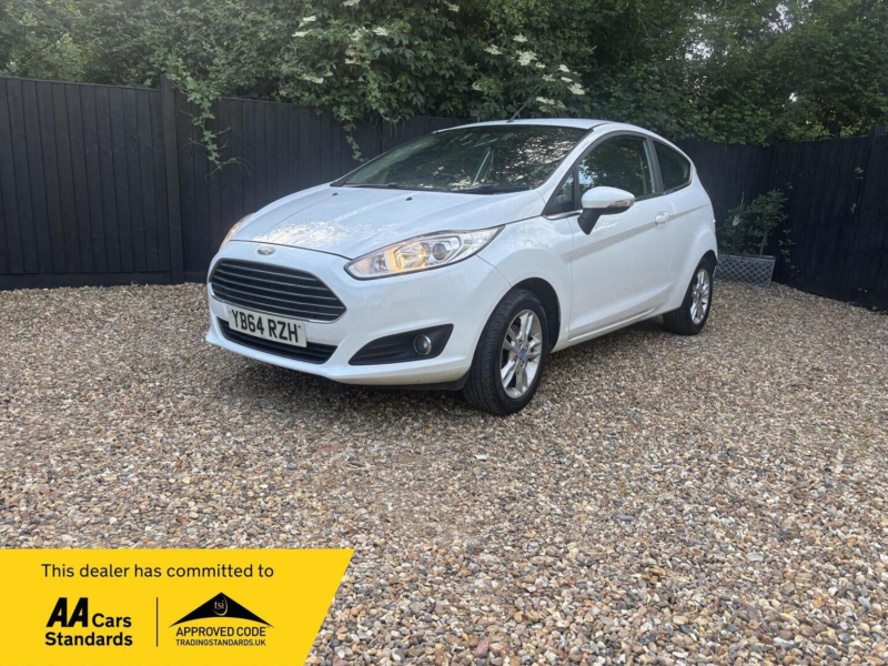 2015 Ford Fiesta 1.25 Zetec Euro 6 3dr in White — image 1