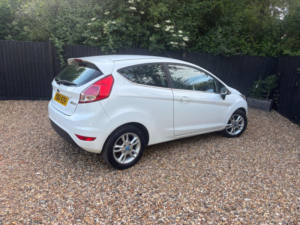 2015 Ford Fiesta 1.25 Zetec Euro 6 3dr in White — image 3