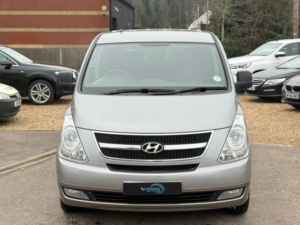 2012 Hyundai I800 2.5 Crdi Style Auto Euro 5 5dr in Silver — image 3