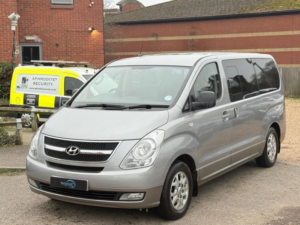 2012 Hyundai I800 2.5 Crdi Style Auto Euro 5 5dr in Silver — image 6