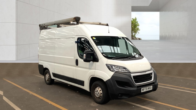2020 Peugeot Boxer 2.2 Bluehdi 335 Professional in White — image 1