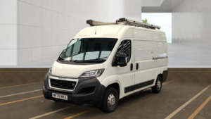 2020 Peugeot Boxer 2.2 Bluehdi 335 Professional in White — image 2