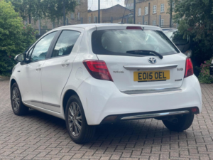 2015 Toyota Yaris 1.5 Vvt-H Excel E-CVT Euro 6 5dr (15in Alloy) in White — image 4