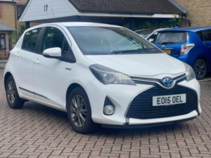 2015 Toyota Yaris 1.5 Vvt-H Excel E-CVT Euro 6 5dr (15in Alloy) in White — image 5