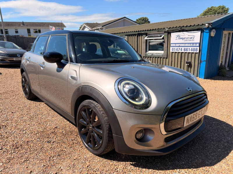 2019 MINI Hatch 1.5 Cooper Classic Euro 6 (s/s) 5dr in Silver — image 1