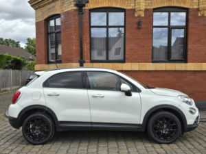 2015 Fiat 500x 1.6 500x Off-Road Look 1.6 Multijet 120hp Cross Plus in White — image 2