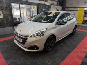 2016 Peugeot 208 1.2 Puretech Gt Line in White — image 2