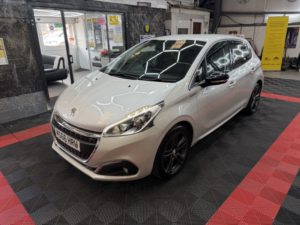 2016 Peugeot 208 1.2 Puretech Gt Line in White — image 4