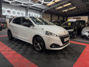 2016 Peugeot 208 1.2 Puretech Gt Line in White — image 5