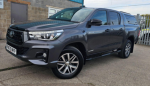 2020 Toyota Hilux 2.4 D-4d Invincible X Auto 4WD Euro 6 (s/s) 4dr (tss) in Grey — image 3