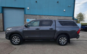 2020 Toyota Hilux 2.4 D-4d Invincible X Auto 4WD Euro 6 (s/s) 4dr (tss) in Grey — image 4