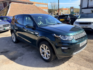 2015 Land Rover Discovery Sport Td4 Hse in Green — image 2