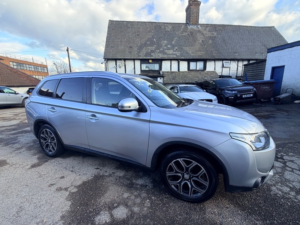 2016 Mitsubishi Outlander Di-D Gx 3 in Silver — image 2