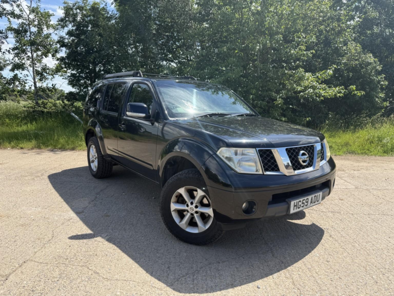 2009 Nissan Pathfinder 2.5 Dci Acenta in Black — image 1