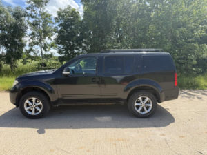 2009 Nissan Pathfinder 2.5 Dci Acenta in Black — image 2