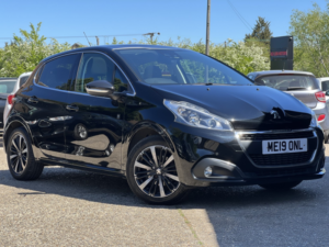 2019 Peugeot 208 1.2 Puretech Tech Edition in Black — image 3