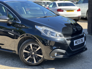 2019 Peugeot 208 1.2 Puretech Tech Edition in Black — image 4