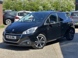 2019 Peugeot 208 1.2 Puretech Tech Edition in Black — image 5