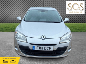 2011 Renault Megane 1.6 16v Dynamique Tomtom in Silver — image 2