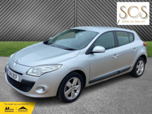 2011 Renault Megane 1.6 16v Dynamique Tomtom in Silver — image 3