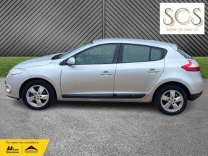 2011 Renault Megane 1.6 16v Dynamique Tomtom in Silver — image 4
