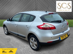 2011 Renault Megane 1.6 16v Dynamique Tomtom in Silver — image 5