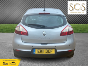 2011 Renault Megane 1.6 16v Dynamique Tomtom in Silver — image 6