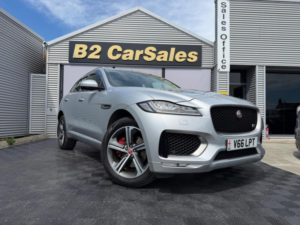 2017 Jaguar F-Pace 3.0 D300 V6 S Auto AWD Euro 6 (s/s) 5dr in Silver — image 2