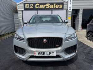 2017 Jaguar F-Pace 3.0 D300 V6 S Auto AWD Euro 6 (s/s) 5dr in Silver — image 3