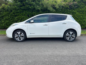 2013 Nissan Leaf 24kwh Tekna Auto 5dr in White — image 2