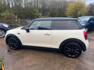2018 MINI Hatch 1.5 Cooper D Euro 6 (s/s) 3dr in White — image 2