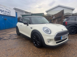 2018 MINI Hatch 1.5 Cooper D Euro 6 (s/s) 3dr in White — image 5