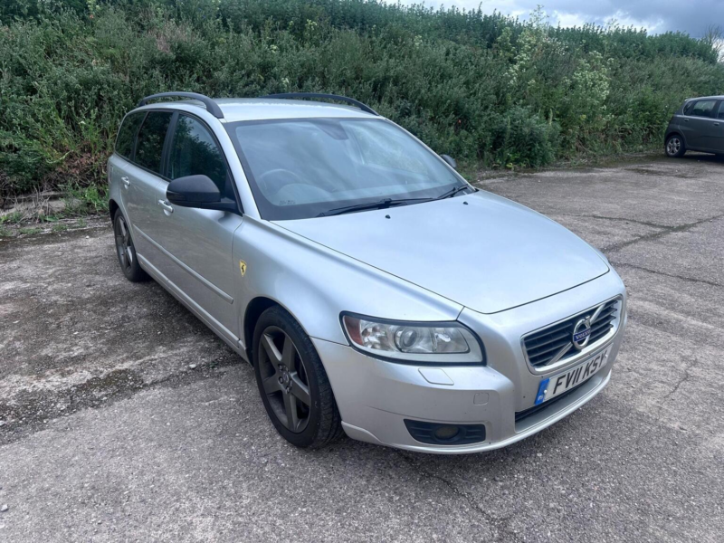 2011 Volvo V50 2.0 D3 Se Euro 5 5dr in Silver — image 1