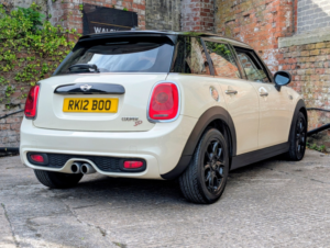 2016 MINI Hatch 2.0 5-Door Hatch Cooper Sd in White — image 6