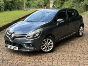 2017 Renault Clio 1.5 Dynamique Nav Dci 90 in Grey — image 3
