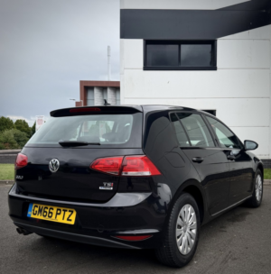 2017 Volkswagen Golf 1.4 Tsi Bluemotion Tech S in Black — image 2