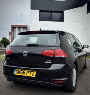 2017 Volkswagen Golf 1.4 Tsi Bluemotion Tech S in Black — image 3