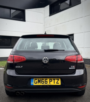 2017 Volkswagen Golf 1.4 Tsi Bluemotion Tech S in Black — image 4