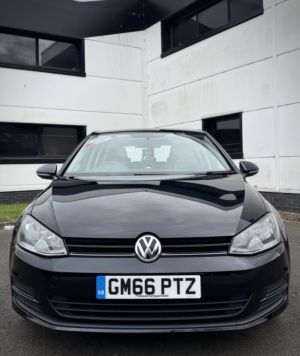 2017 Volkswagen Golf 1.4 Tsi Bluemotion Tech S in Black — image 5