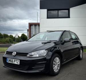 2017 Volkswagen Golf 1.4 Tsi Bluemotion Tech S in Black — image 6