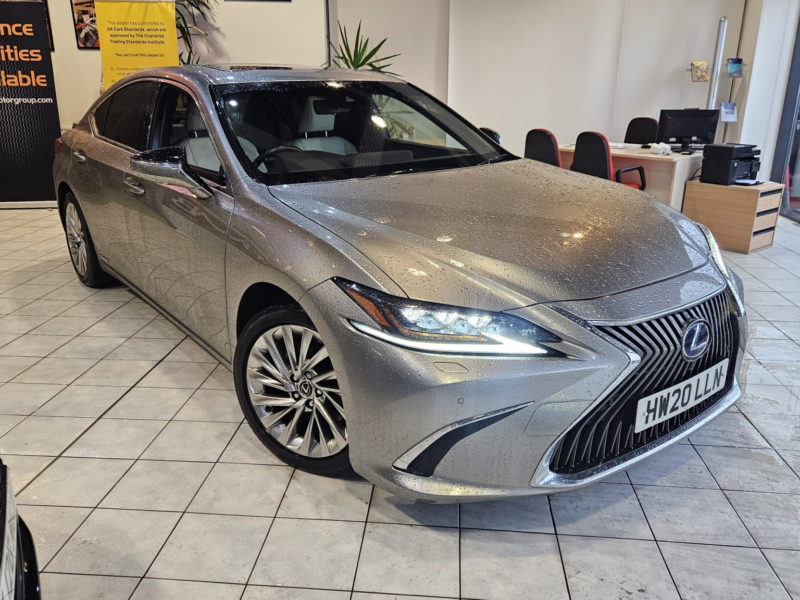 2020 Lexus Es 2.5 300h Takumi in Silver — image 1