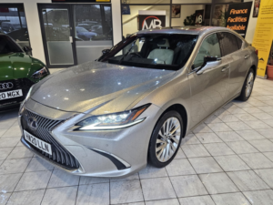 2020 Lexus Es 2.5 300h Takumi in Silver — image 3