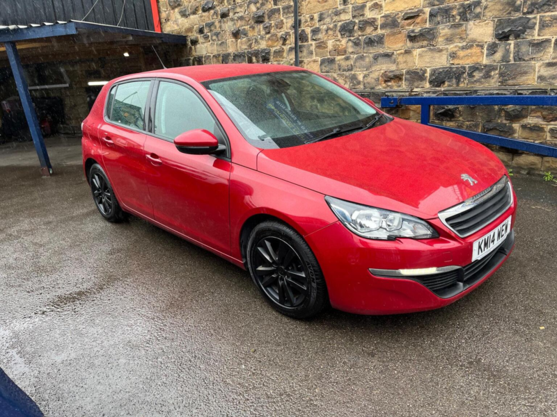 2014 Peugeot 308 1.6 Hdi Active Euro 5 5dr in Red — image 1